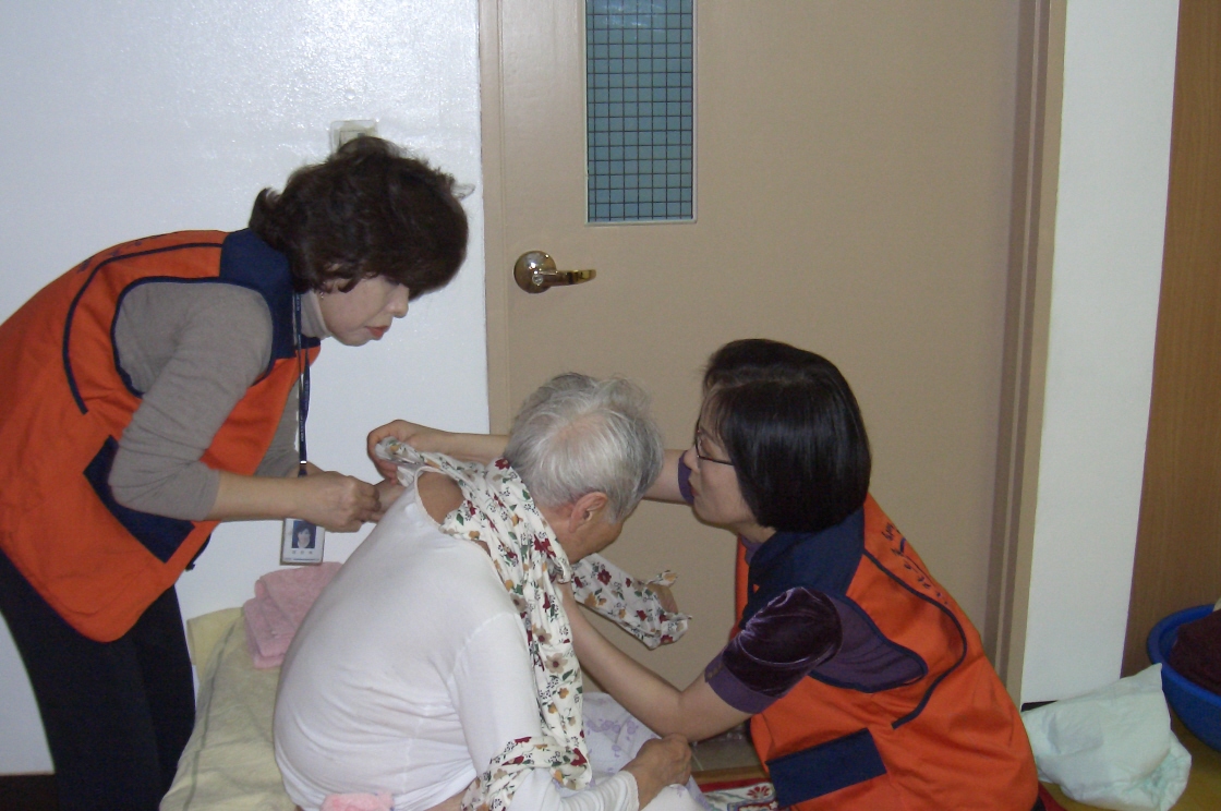 강서지점, 양천치매노인 단기보호센터에서 노력봉사